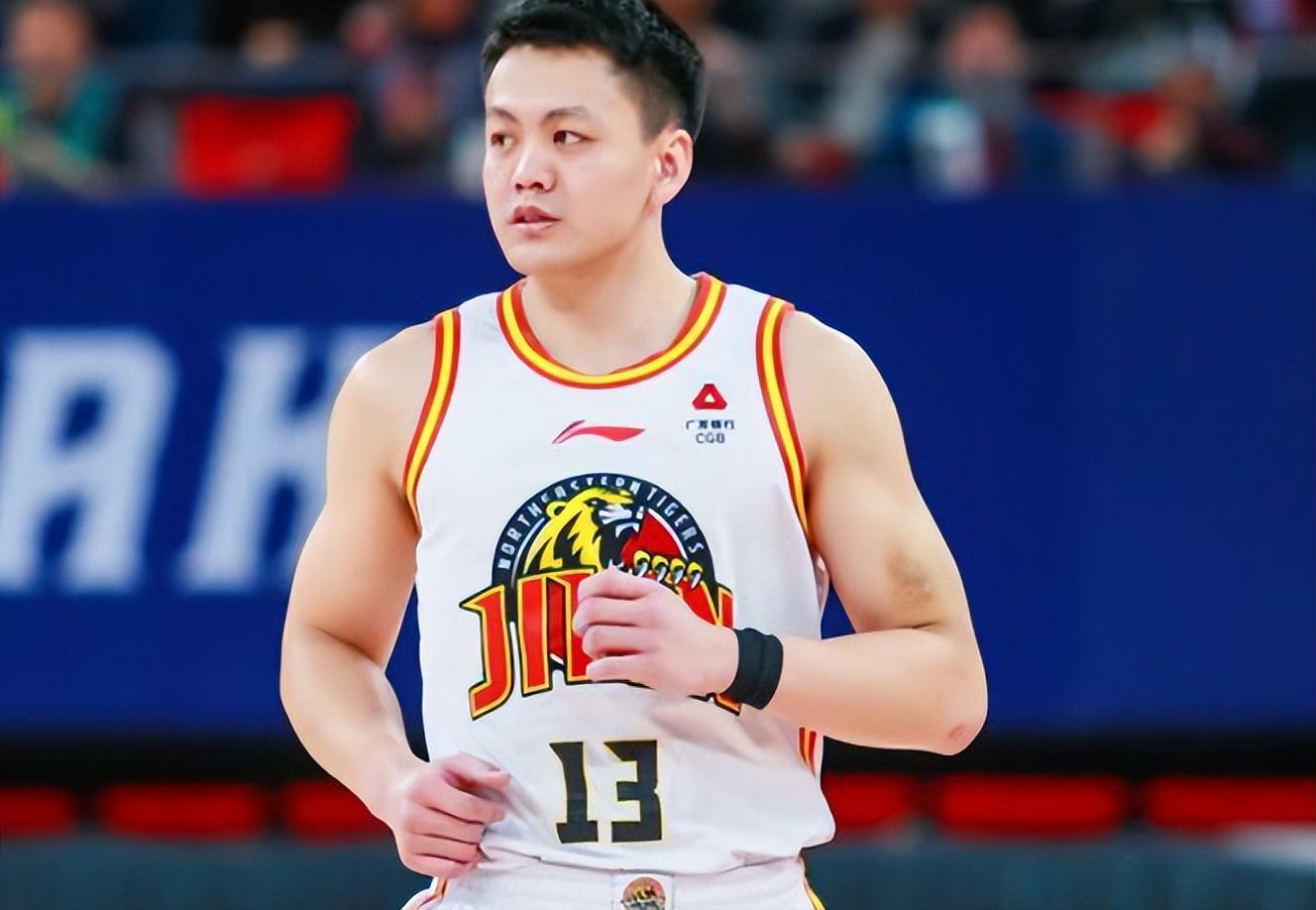 CBA消息:辽宁补强签约姜宇星,陈家政彰华非展望新赛季